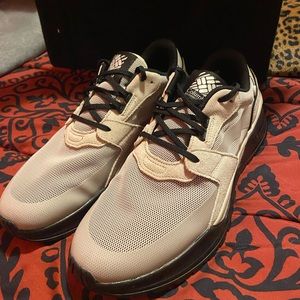 Columbia Shoes never worn